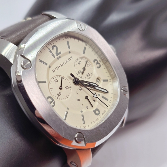 〽️ Burberry 〽️ Classic BBY1101 Chronograph Watch - Picture 3 of 11